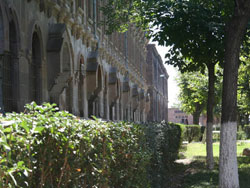 Lehrgebäude in Etschmiadzin
